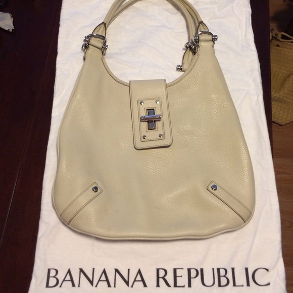 Banana republic pebbled off white purse.