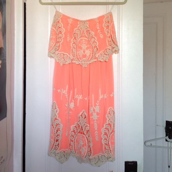 HP 😍NEW strapless coral crochet lace summer dress