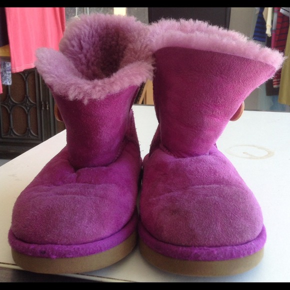 Mini Bailey Button Rasperry. Girls Ugg Boots