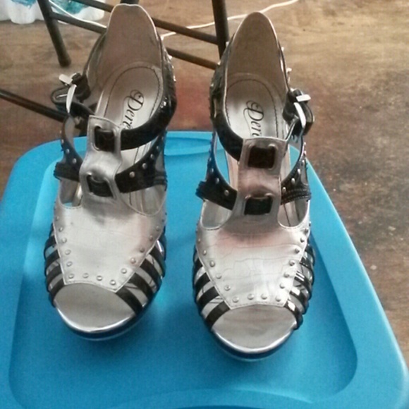 5"Silver/black Dereon heels