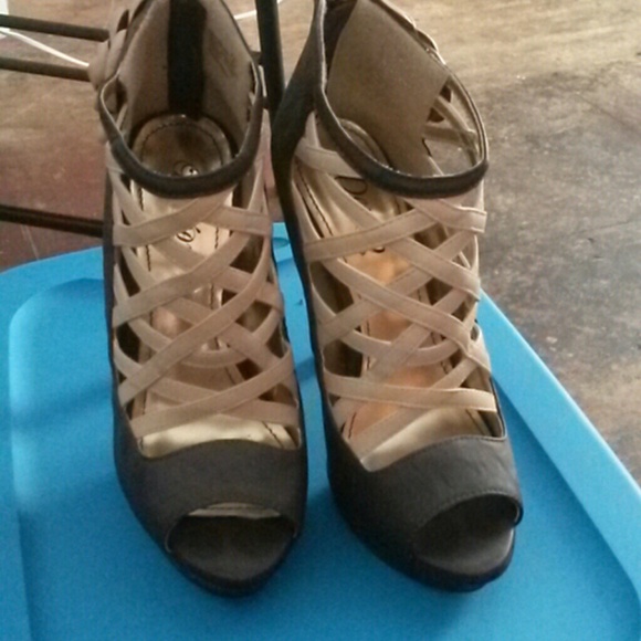 5" chocolate/beige dress pumps