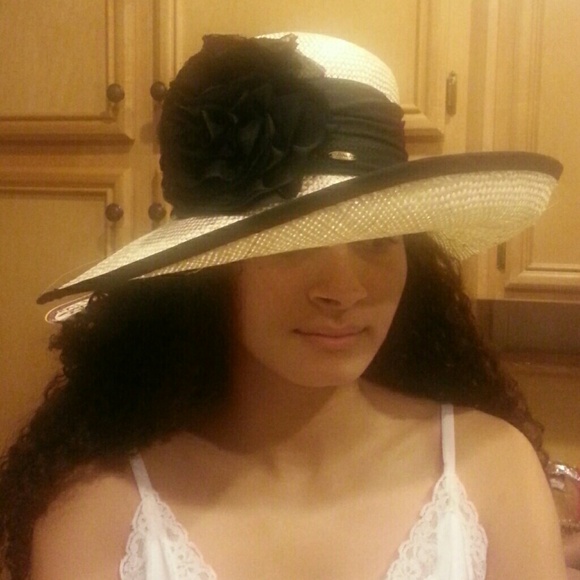SOLD! Sun Hat Natural Sraw - Picture 3 of 3