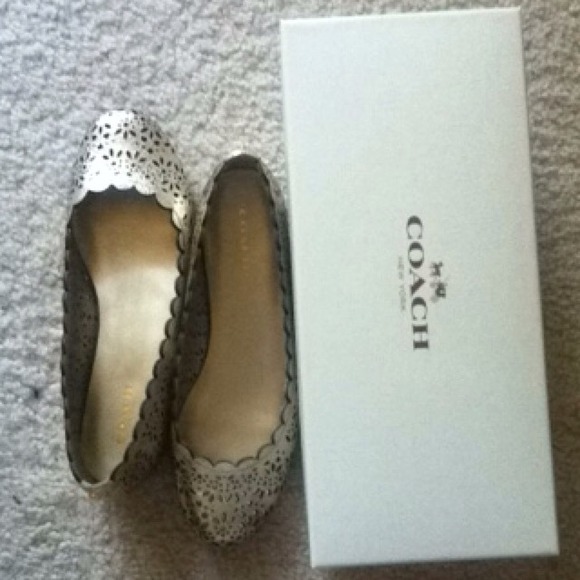 BRAND NEW coach "carsin metallic leather flat"