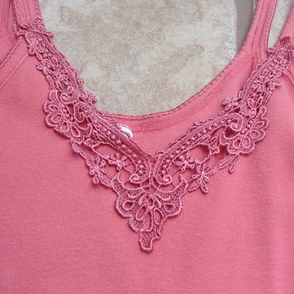 Pink with lace trim sleeveless top. Pretty in pink - Picture 2 of 3