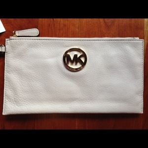MK Fulton Lg Vanilla  with Gold clutch.