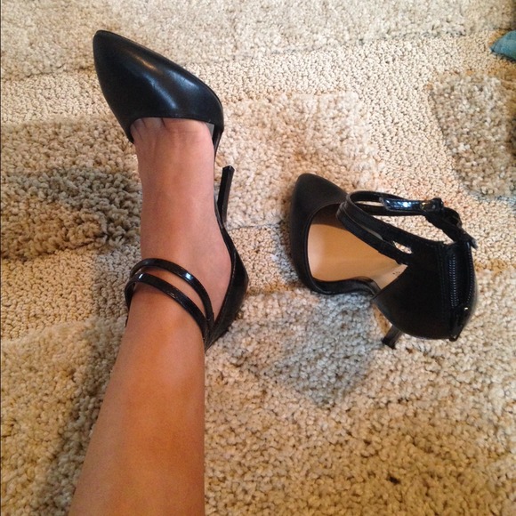 💟Reduced💟 Black Strapped Heels