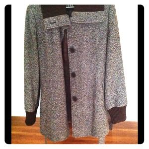 GUESS Winter Coat. Button-Up and Tie-Waist. XL.