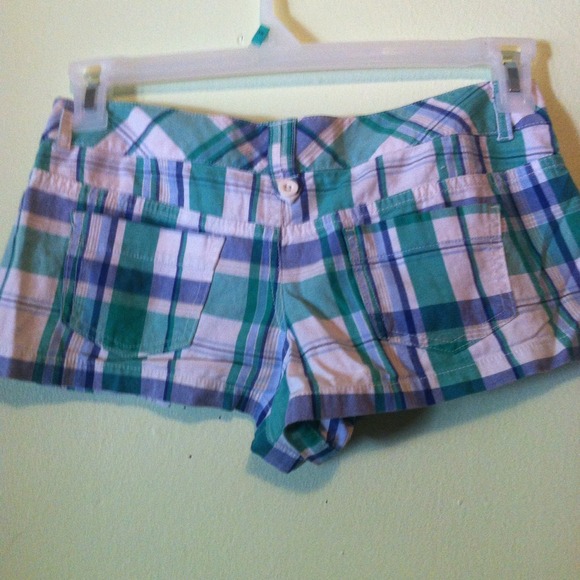 Plain shorts - Picture 2 of 3