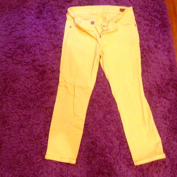 Bright yellow cropped pants