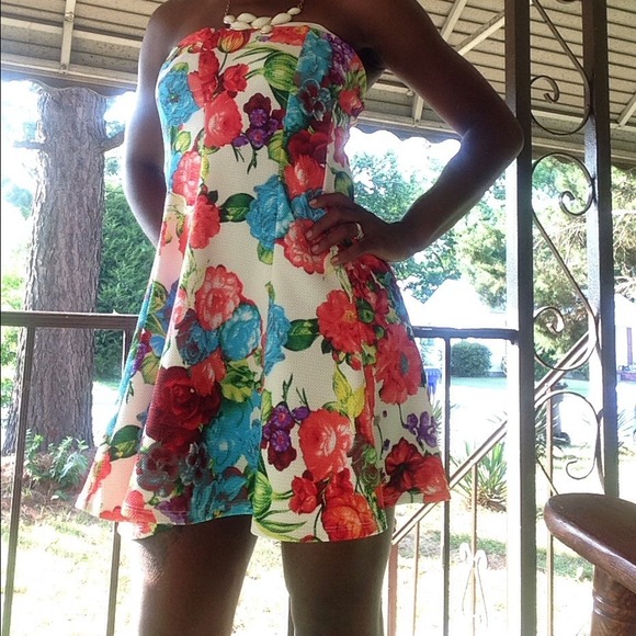 Floral haltered top Sundress - Picture 3 of 4