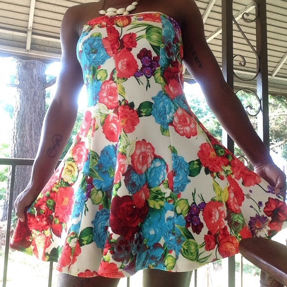Floral haltered top Sundress - Picture 4 of 4