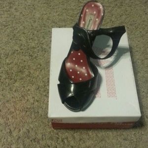 Black heels with strap