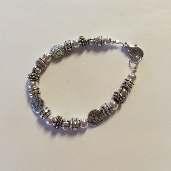 Silver Bracelet 👚