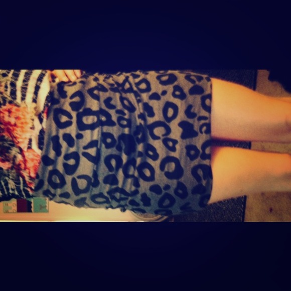 size medium pencil stretchy waist skirt.