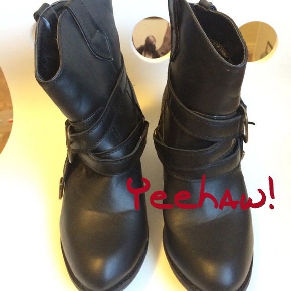 🎉 SALE Black cowboy boots