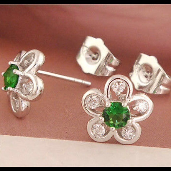 💚925 Silver Green/Clear Flower Stud Earrings💚 - Picture 2 of 4