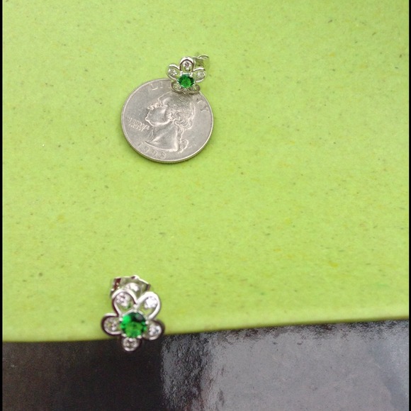 💚925 Silver Green/Clear Flower Stud Earrings💚 - Picture 3 of 4