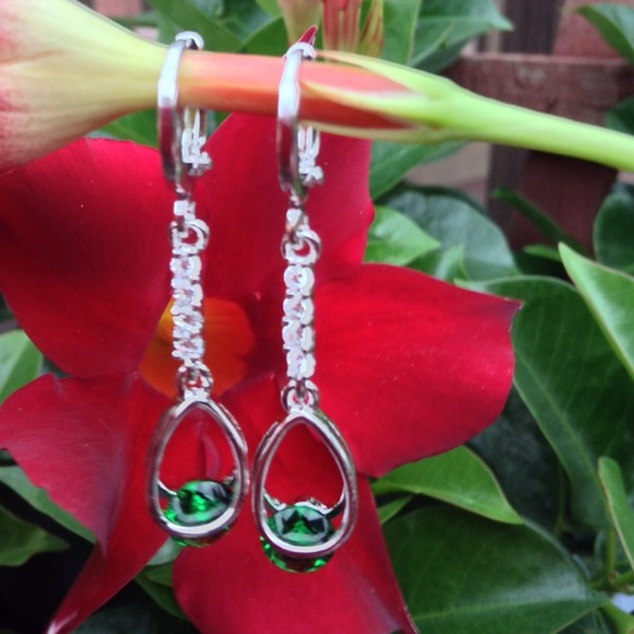 💚925 Silver Green/Clear Drop Huggie Earrings💚 - Picture 2 of 4