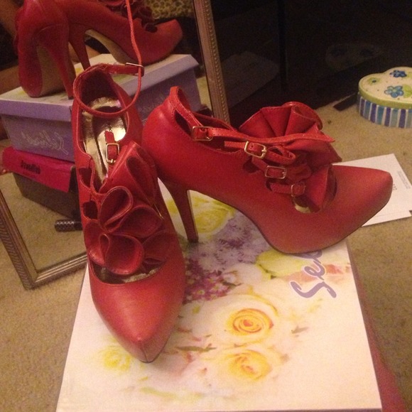 Red Pumps - Picture 2 of 2