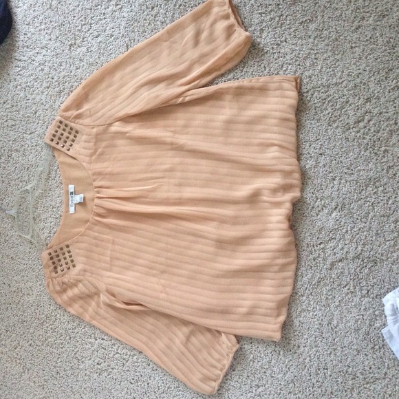 Beige top. - Picture 2 of 3