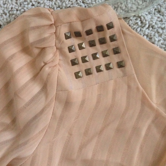 Beige top. - Picture 3 of 3