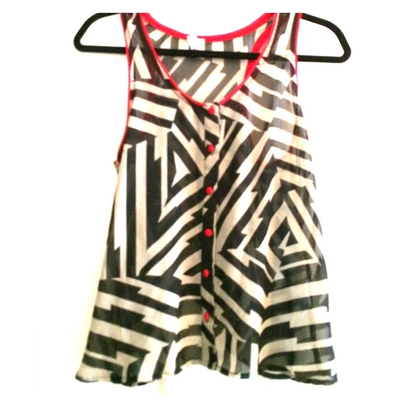 🚫SOLD IN BUNdLE🚫 Tribal top!