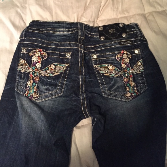 ๐ซSOLD๐ซMiss Me Cross/Wing Bermudas๐ - Picture 4 of 4