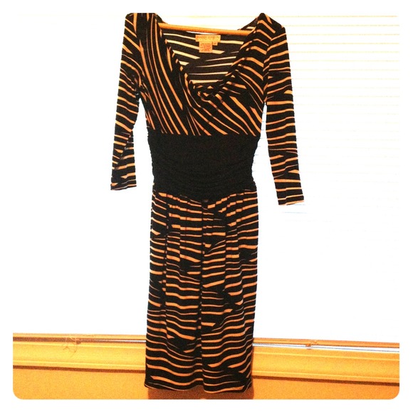 MAGGY LONDON size 6P Zebra Print Dress