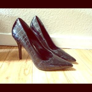 Black pointed toe leather heels 👠