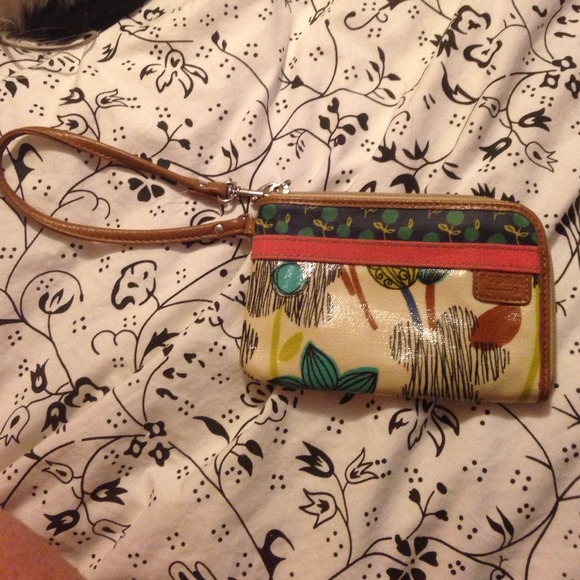 Fossil wristlet with a fun pattern!