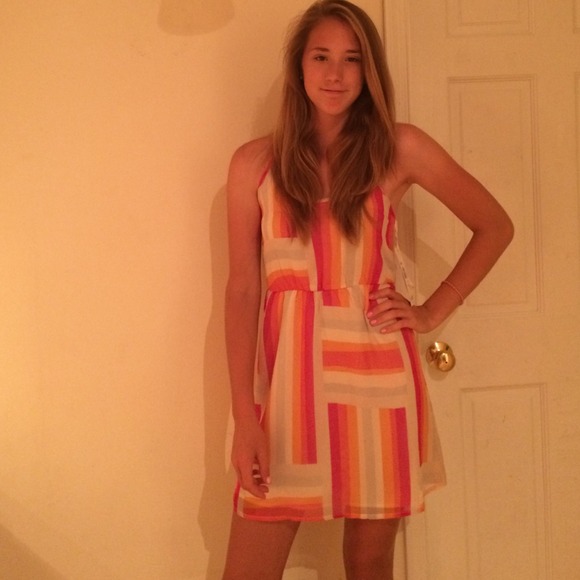 ✨Beautiful Roxy dress -never worn! ✨ - Picture 3 of 3