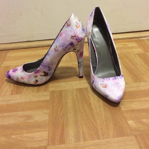 **Reduced Floral Heels** - Picture 1 of 4