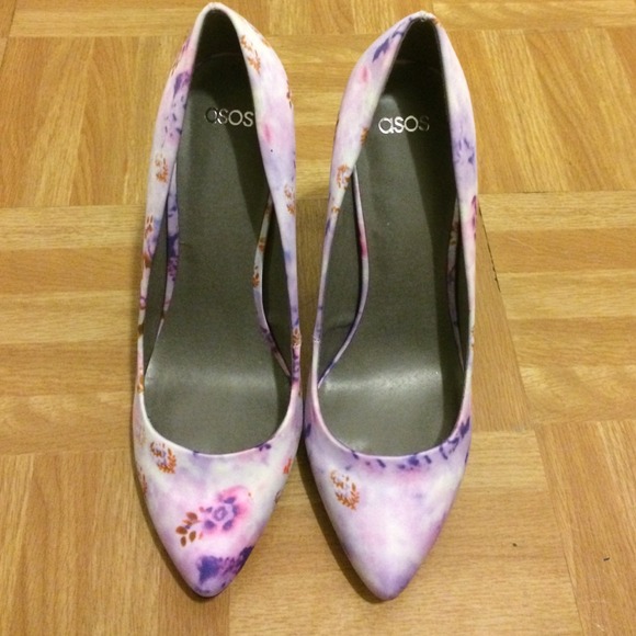 **Reduced Floral Heels** - Picture 2 of 4