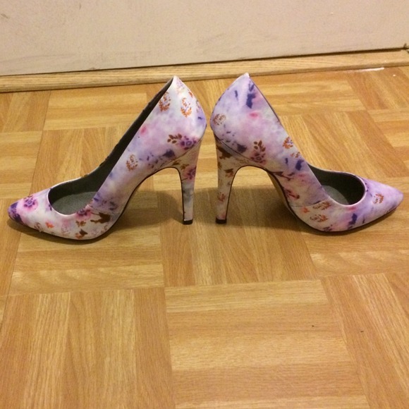 **Reduced Floral Heels** - Picture 3 of 4