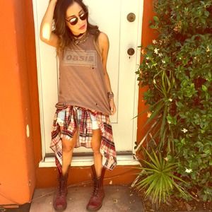 Tops - HP!๐ธ90's Grunge Oasis Muscle Tee Tops - HP!๐ธ90's Grunge Oasis Muscle Tee