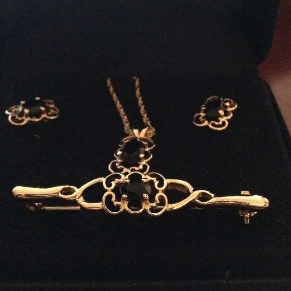 Full set of black onyx necklace,earring, pendant