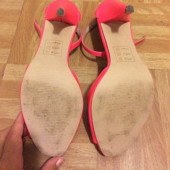 **Reduced Hot Pink Heels** - Picture 3 of 4