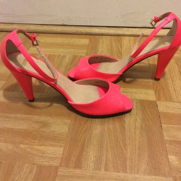 **Reduced Hot Pink Heels** - Picture 4 of 4