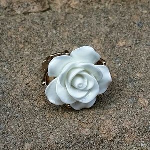 White Rose Flower Ring-NWOT