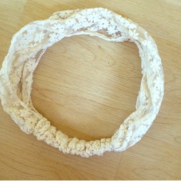 ✨White headband from South Moon Under✨