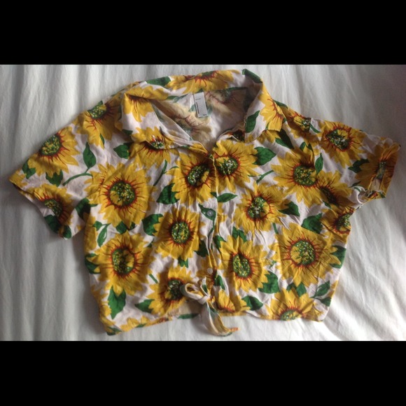 Traded - Urban Outfitters Sunflower Cropped Shirt