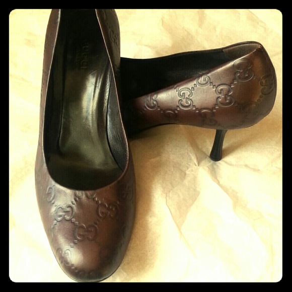 Gucci Shoes - Gucci brown leather monogram pumps