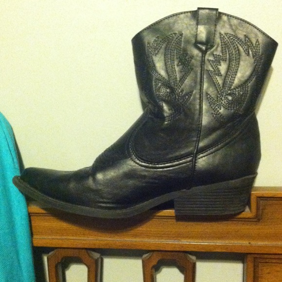 Black cowboy boots