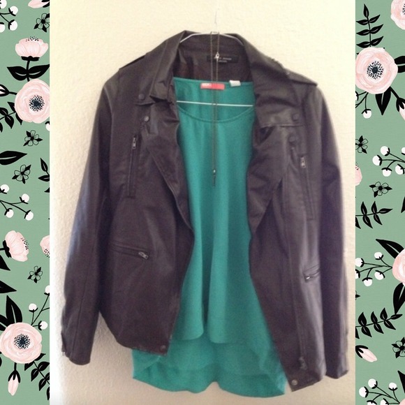 Beautiful teal top