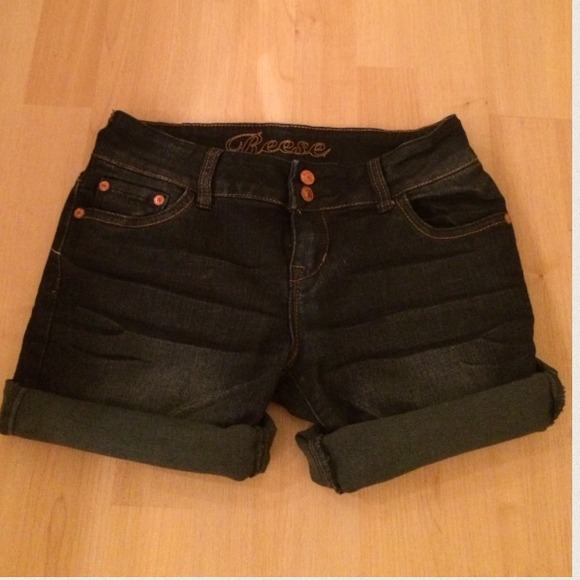 ✨Delia's jean shorts✨