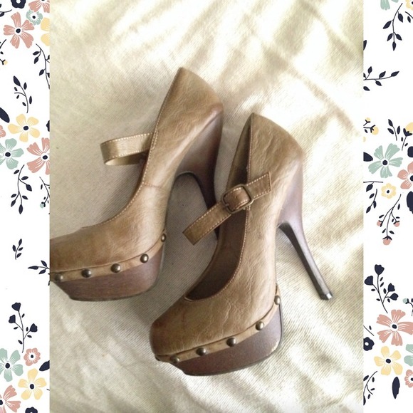 Brown heals👠