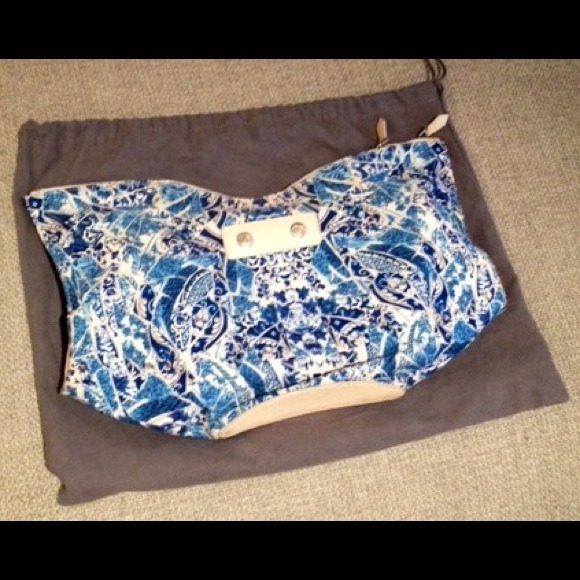 🚨️REDUCED 🚨 McQueen De Manta in Porcelain