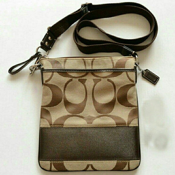 Coach brown signature swingpack MINT