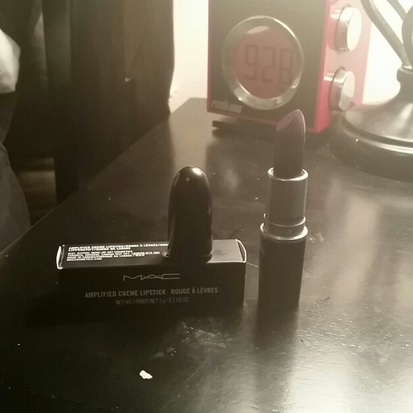 🎊SALE🎉MAC PURE HEROINE LIPSTICK