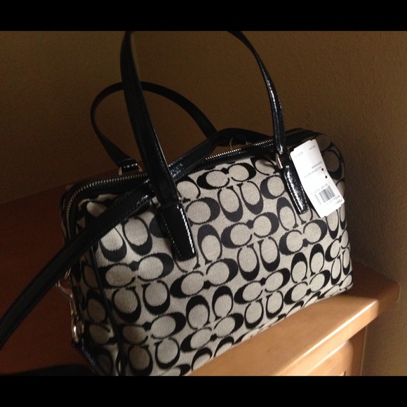 SOLD on TRADESY NEW W/TAG COACH SIG STRIPE SATCHEL - Picture 2 of 4